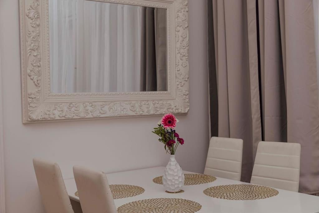 Modern Stylish Comfortable 2 Bedroom Apartment ウィーン エクステリア 写真
